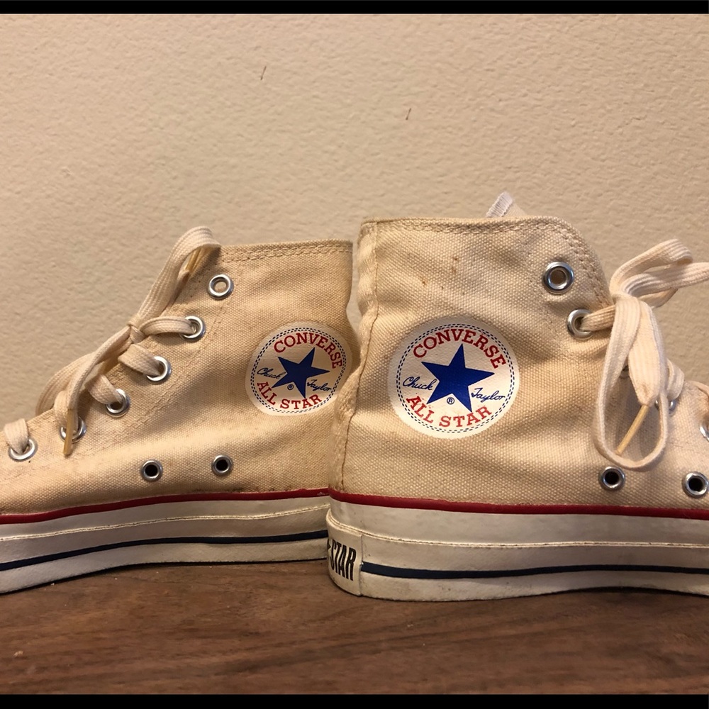 VINTAGE Chuck Taylor Converse Hightop Sneakers